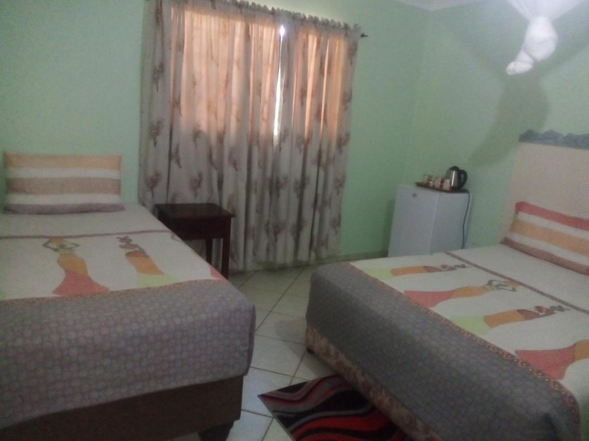 ליבינגסטון Gloria'S Bed And Breakfast מראה חיצוני תמונה