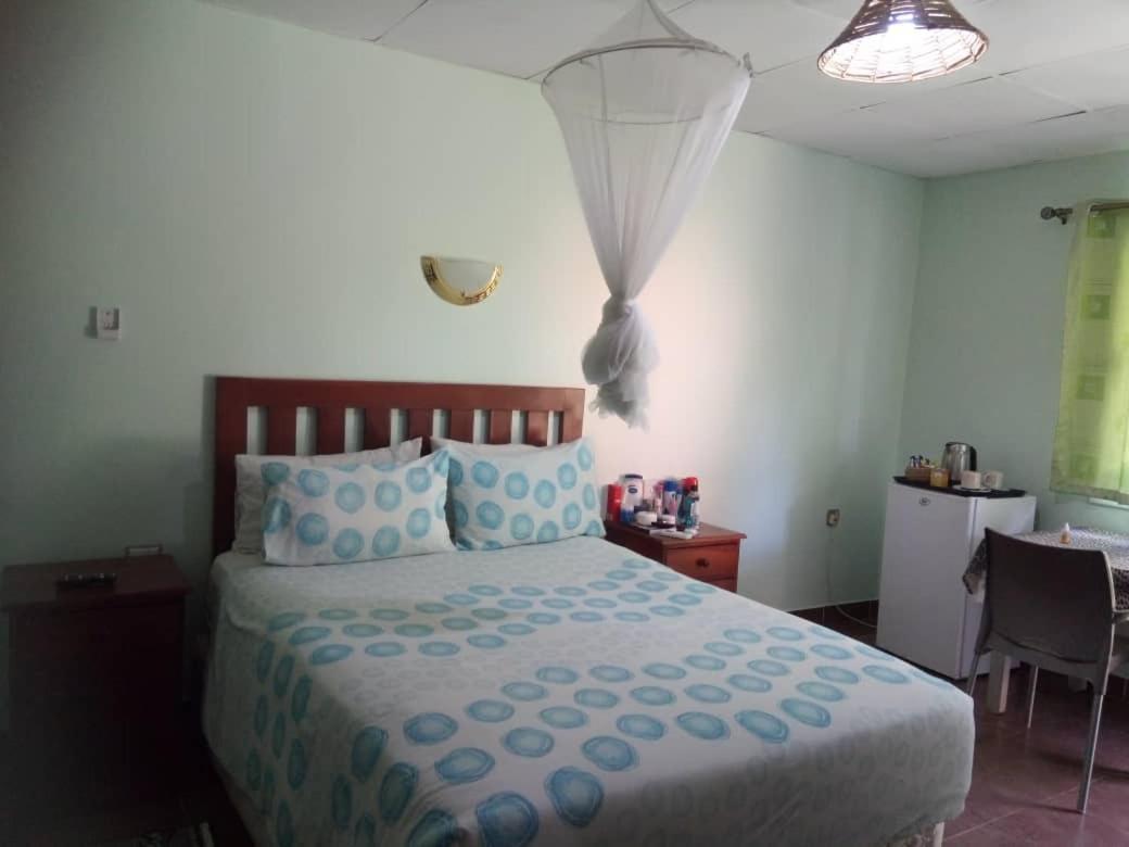 ליבינגסטון Gloria'S Bed And Breakfast מראה חיצוני תמונה